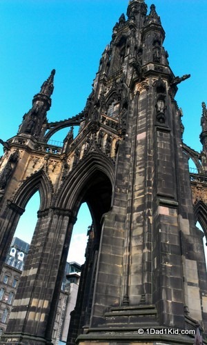 Edinburgh monument
