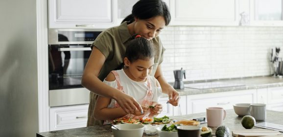 How to Encourage Your Children to Eat Healthily